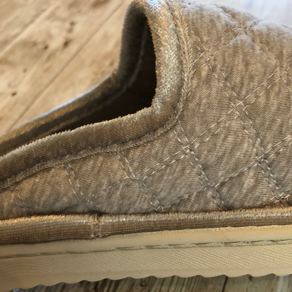 "Dearfoam" ladies quilted gel infused memory foam slippers - NWT, size L(9/10) - Picture 5 of 6